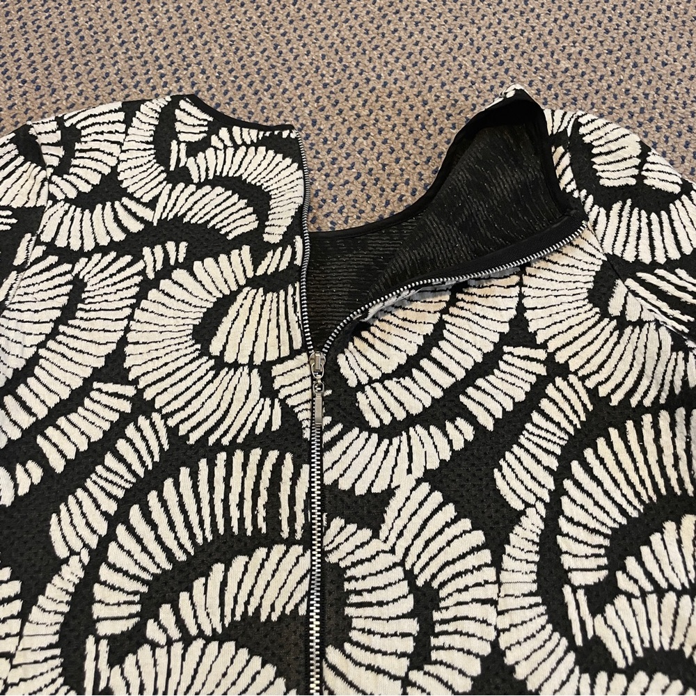 Hunter Bell Black And White Patterned Crop Top - image 4